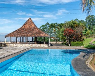 Dago Heuvel Resort - באנדונג - בריכה