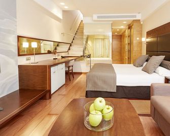 Insotel Fenicia Prestige Suites & Spa - Santa Eulària des Riu - Sovrum