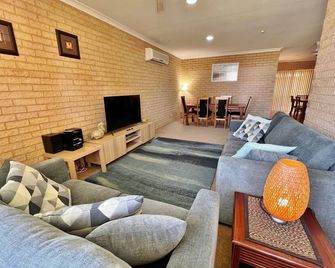 River Retreat - Kalbarri, Wa - Kalbarri - Wohnzimmer