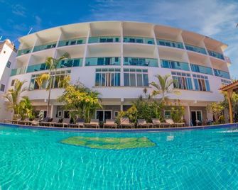 Hotel Rega Suites Guayabitos - Family & Kitchen - Rincon de Guayabitos - 游泳池