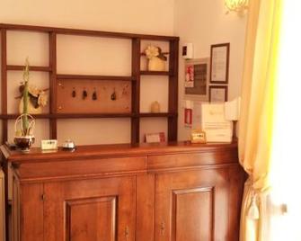 Luconi Affittacamere - Jesi - Front desk