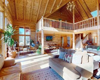 Lake Springs Luxury - Glenwood Springs - Living room