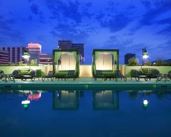 Silver Legacy Resort Casino At The Row - Reno - Piscina
