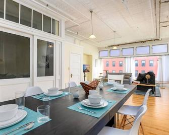 Downtown Bangor Apartment With City View - Bangor - Dining room