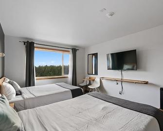 Beach Lover's Paradise! Indoor Pool, 2 Relaxing Units near Long Beach Peninsula! - Лонг-Біч - Спальня