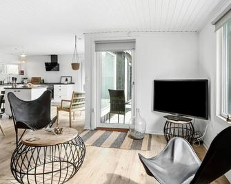 3 Bedroom Stunning Home In Rødby - Rødby - Wohnzimmer