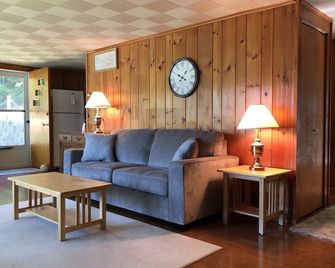 2 bedrooms, 1 Queen size sleeper sofa, 1 Bathroom - Sleeps 6 - Middlesex - Soggiorno