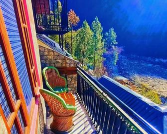 Chalo Chhalal Hotel & Cafe - Kasol - Balcony