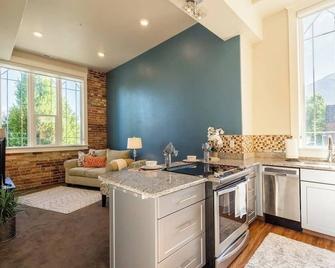 Downtown Provo Luxury Apartment (Unit #6) - Provo - Kitchen