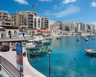 Apartment with Stunning Seaviews - Sliema - Näkymät ulkona