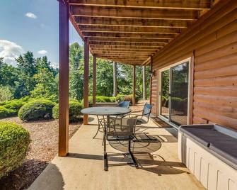 Modern Log Cabin Lake Keowee Home with Boat Slip!! Near Clemson! - Seneca - Terasa