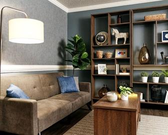 南萊昂谷茵湯套房酒店 - 聖安東尼奥 - 聖安東尼奧 - 客廳