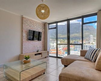 Cosy Apartment in Cape Town - Cape Town - Living room