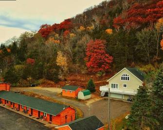 Scenic Valley Motel - Lansing - Vista del exterior
