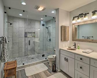 Alpine Getaway with Grill Walk to Lake! - Sapphire - Baño