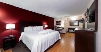 Red Roof Plus+ Huntsville-Madison - Madison - Bedroom
