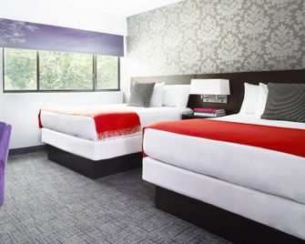 The Royal Regency Hotel - Yonkers - Bedroom