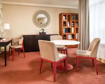 Holland House Hotel Cardiff By Sunday - Cardiff - Bedroom