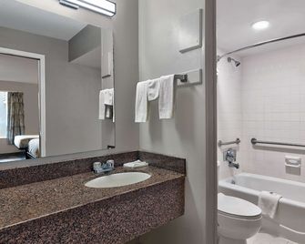 Motel 6 Mcdonough Ga - McDonough - Front desk