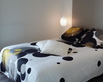 Les Nuits de Saint Jean - Saint-Jean-Saint-Maurice-sur-Loire - Bedroom