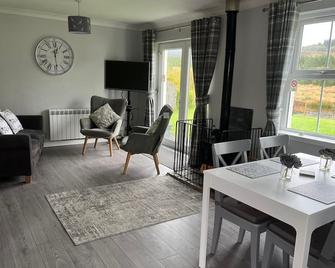 Blinkbonnie Cottage, a place of tranquillity & beauty in a country setting. - Killin - Dining room