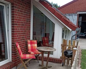 Vacation apartment for 1 - 5 pers. in Aurich in the heart of East Frisia - Aurich - Patio