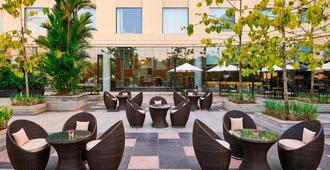 Courtyard by Marriott Kochi Airport - Kochi - Innenhof
