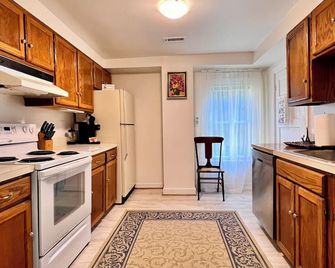 Across The Inn Entire Colonial House Wit - Washington - Cocina