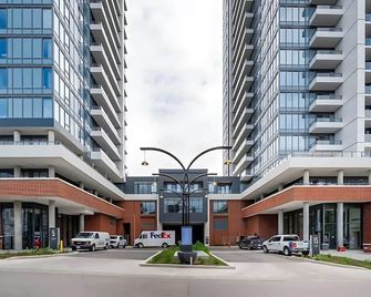 Modern 1BR Condo - King bed - Cityscape Views - Kitchener - Building