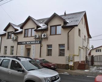 Located in Bistriţa, Ap. Alpha offers a garden and fitness centre. - Bistritz - Gebäude