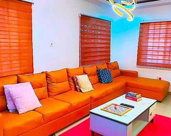 Paris homestay - Sakumono - Living room