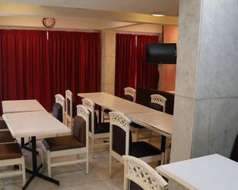 Hotel Milan International - Bombay - Restaurante
