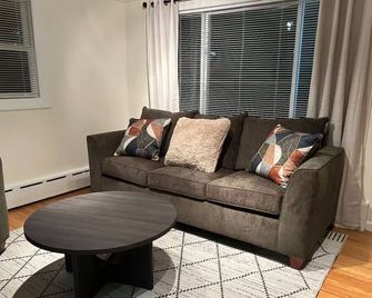 Litchfield Retreat, Wineries, Foliage & Skiing - Torrington - Huiskamer