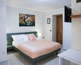 Vittoria Guest House Salerno - Salerno - Bedroom