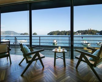 أويادو أندون توبا - توبا - شرفة