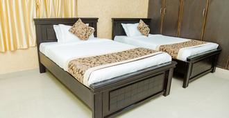 Oyo 9054 Velaga Inn - Vijayawada - Bedroom