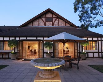 Peppers The Hills Lodge - Castle Hill - Patio