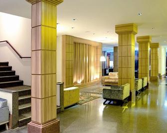 Castel Plaza Hotel - Resende - Salónek