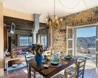 Beautiful private villa for 5 people with private pool, WIFI, TV, patio and parking - Boscomare - Comedor
