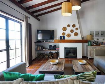 Vale Fuzeiros Nature Guest House - Nora - Huiskamer