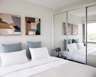 Hilton Executive Apartment - Marleston - Bedroom