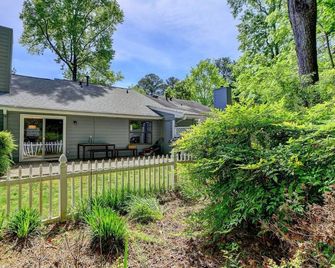 Walk to Avalon or Downtown 3 - Alpharetta