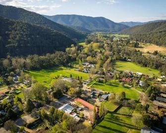 The Harrietville Snowline Hotel - Bright