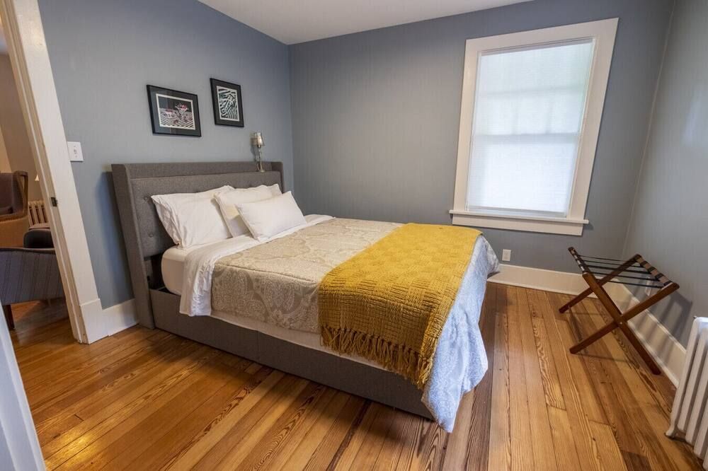 Private 2 Bedr in Heart of SC - State College - Bedroom