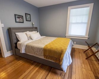 Private 2 Bedr in Heart of SC - State College - Bedroom