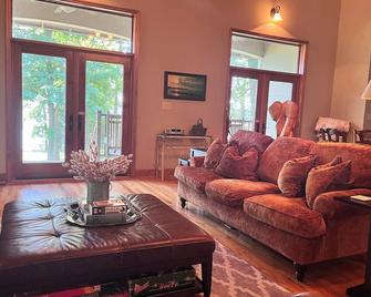 Wheeler Lake Retreat with private dock - Athens - Wohnzimmer