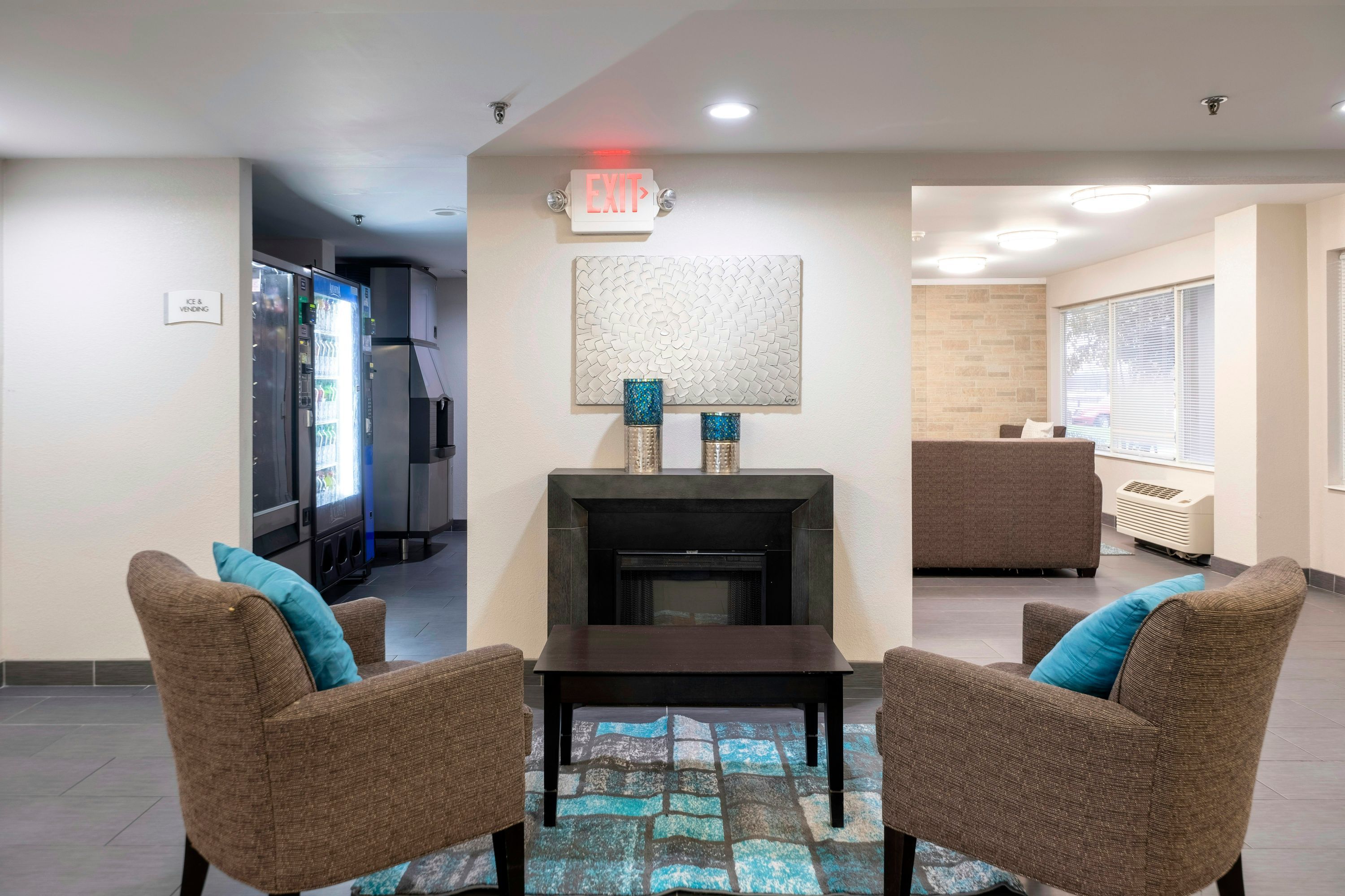 HomeTown Inn by Red Roof East Syracuse - East Syracuse - Sala de estar