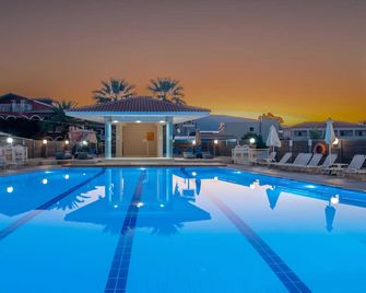 Karras Hotel - Laganas - Piscina