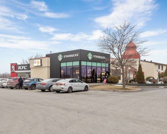 Restauparc Motel - 2 Double Bed & Kitchenette & Private Washroom - Casselman - Edificio