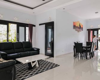 The Fortune Guest House - Tejakula - Living room